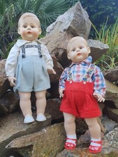 Petits garcons jumeaux en