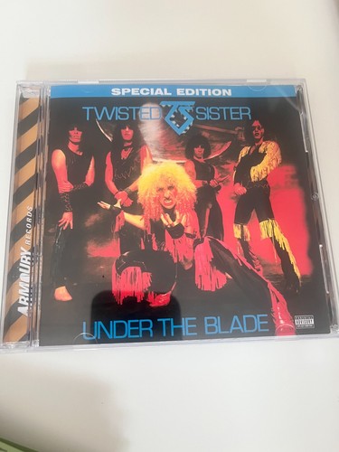 Twisted sister under the - twisted, :