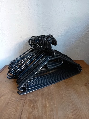 Lot cintres noirs - x, 44