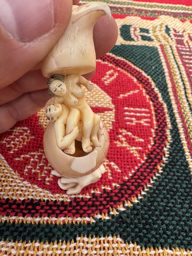 Netsuké okimono sculpté - /,