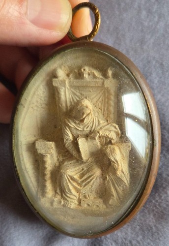 Cadre reliquaire sculpture