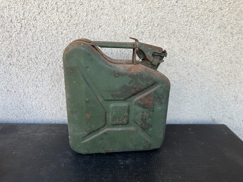 Jerrican militaire ancien vert