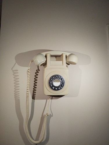 Téléphone retro mural - téléphone,