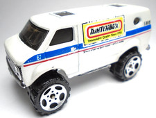 2006 MATCHBOX MBX 4X4 CHEVY VAN WHITE 1:74 DIECAST 2 7/8" W/ BLUE YELLOW & BLACK