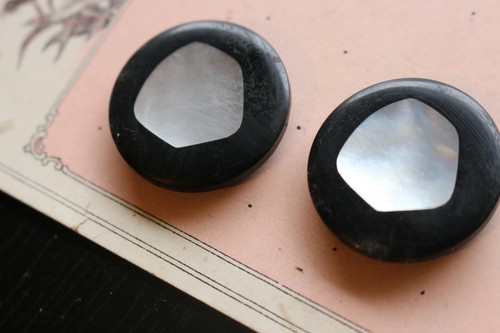 Bouton ancien couture noir - ,