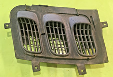 Grille de Capot Moteur /