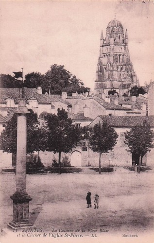 Saintes colonne la place - la,