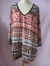 Tunique fluide imprimé noir/rose saumon Taille 50/52 Neuve