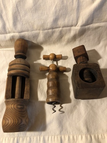 Ancienne bouchonneuse - , à