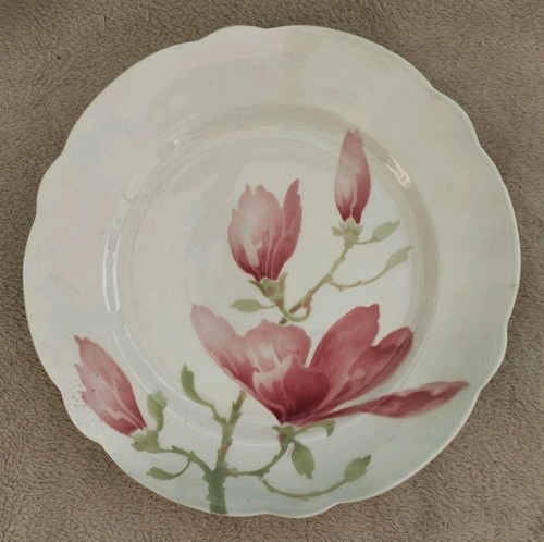 Ancienne assiette haute sur - ancienne,