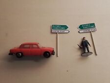 HO SCALE. 2 PLASTIC ROAD SIGNS. HANDSMADE (LOT C)