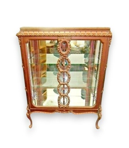 Une vitrine louis trois - vitrine,