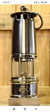 Lampe de mineur corps et base en fer et en laiton poli fonctionne à l'essence