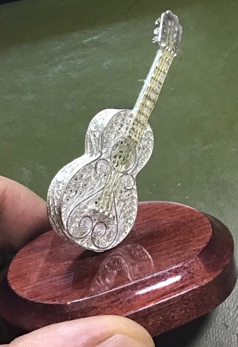Guitare seche miniature - guitare, en