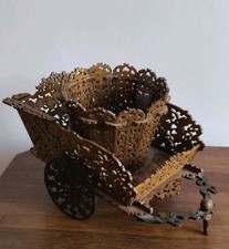 Charette en bois ciselé,avec