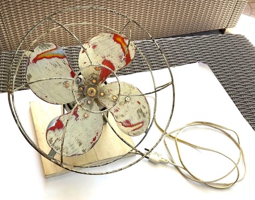 Ancien ventilateur mural