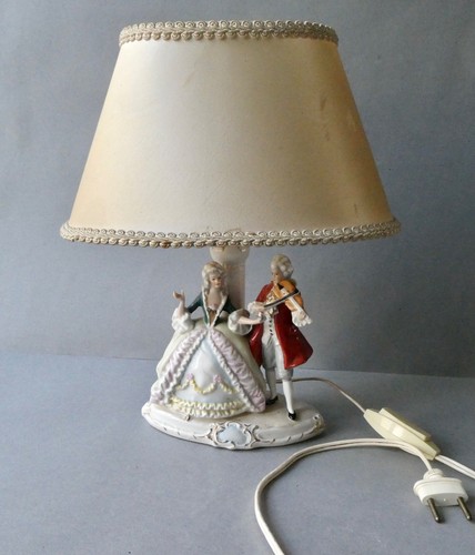 Lampe porcelaine scène - lampe, porcelaine,