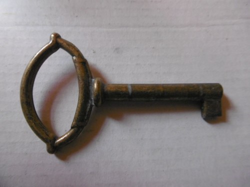 Clé clef ancienne creuse - ancienne,