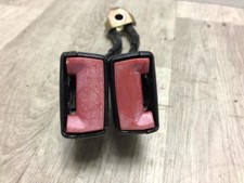 Attache ceinture arriere