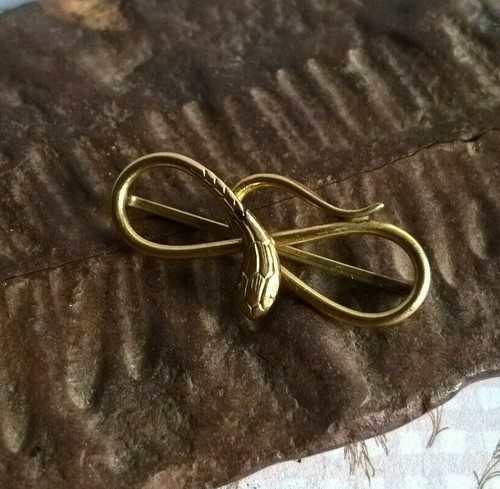 Ancienne fine accroche boucle - fine,