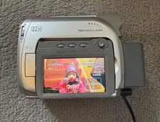 EXCELLENT CONDITION CANON MV890 Camcorder Mini DV With Charger Bundle