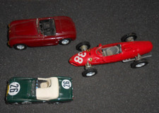 3 anciennes voitures