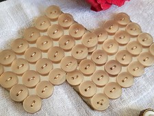 Lot 48 boutons anciens sur