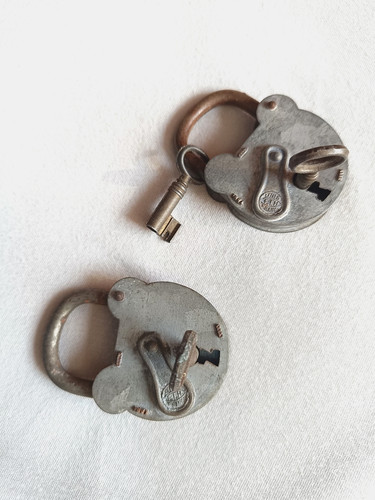 Lot deux petits cadenas - de,
