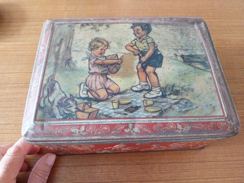 Boite tole ancienne - en,