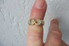 Bague Pierre Lang, Belle