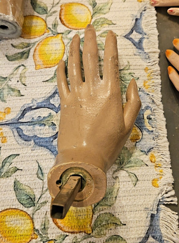 Adel rootstein left - m-3, hand