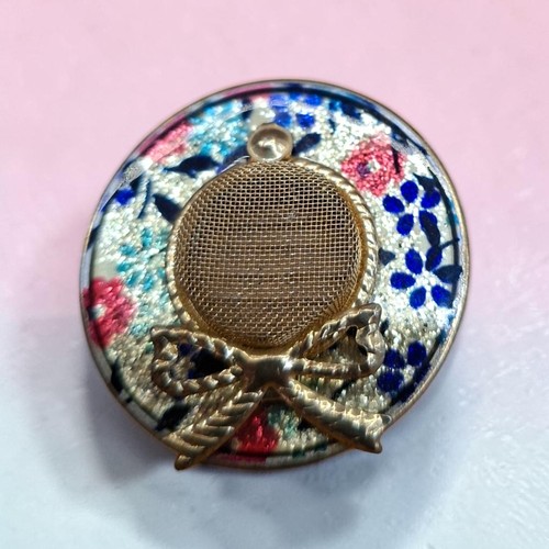 Broche vintage forme chapeau - forme,