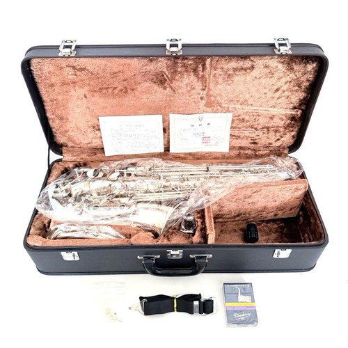 Saxophone alto argent