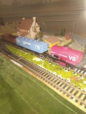 3 Wagons De Marchandises Dont 1 Nettoyeur De Voie. Tbe 