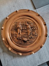 2 Assiettes murale décorative en cuivre martelé - Scène paysanne occasion
