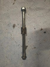 AXE DE ROUE AVANT DAELIM 125