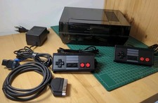 Console Nintendo NES Et 2 Manettes  Noires Et Alim Et Cordon Peritel