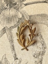 Insigne en métal doré -