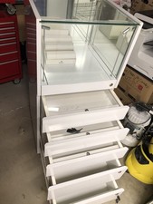 MEUBLE VITRINE  A LED POUR BIJOUTERIE