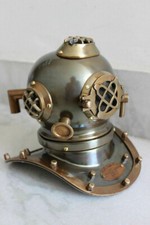 Ancien casque de plongée mini