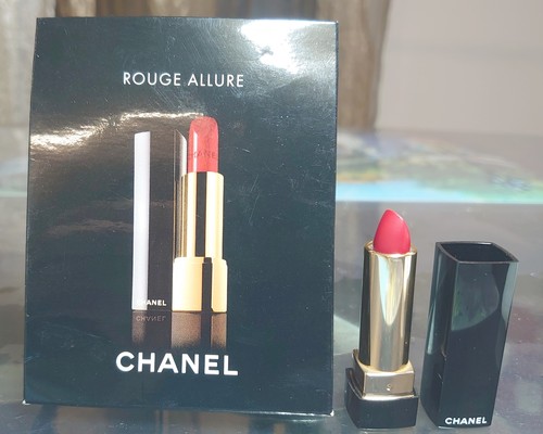 Rouge allure à - -,