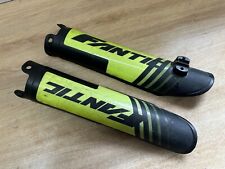 UNE PAIRE DE CACHE FOURCHE