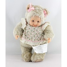 Poupée ours beige chemise à