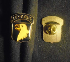INSIGNE AMÉRICAIN – 101° AIRBORNE DIVISION 27mm x 30mm