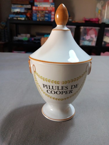 Pot pharmacie pilules de - À,