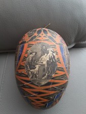 oeuf ancien en carton et