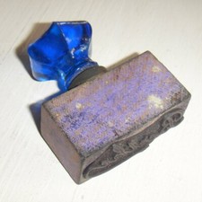 Prénom BERTHE Ancien tampon en bois pommeau style verre bleu