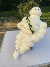 Bibendum Michelin avec son support Superbe