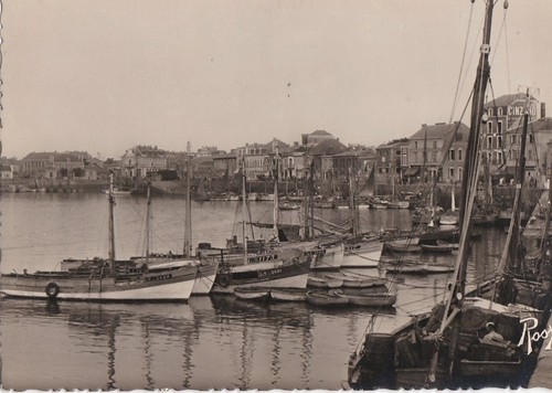 CPA 85 VENDEE. Le Port des