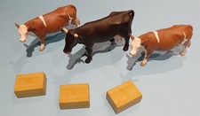 LOT DE 3 VACHES AVEC BOTTES DE